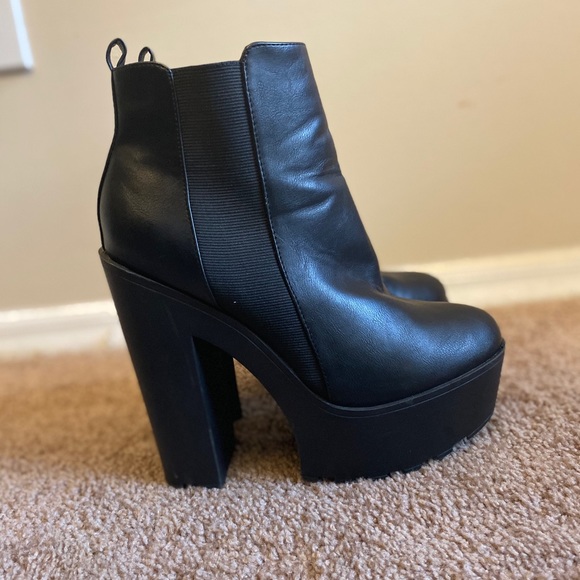 Don’t mess with me BLACK BOOTS! - Picture 4 of 4